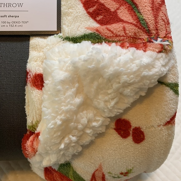 NWT Threshold Plush Sherpa Throw, Fall Decor Floral Pointsettia Design, 50”x60” - Picture 7 of 12